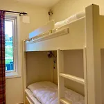 Cozy 2-bedroom Retreat In The Heart Of Nature Apartmán *