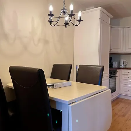 Cozy 2-bedroom Retreat In The Heart Of Nature Leilighet *